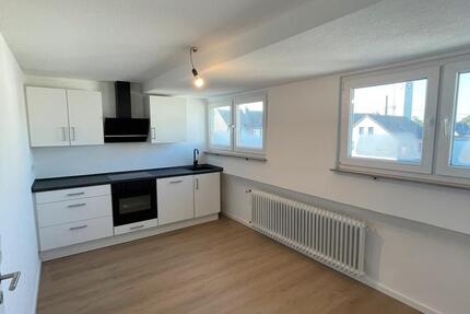 Helle 93 m² Dachgeschosswohnung – Erstbezug nach Renovierung zimmer