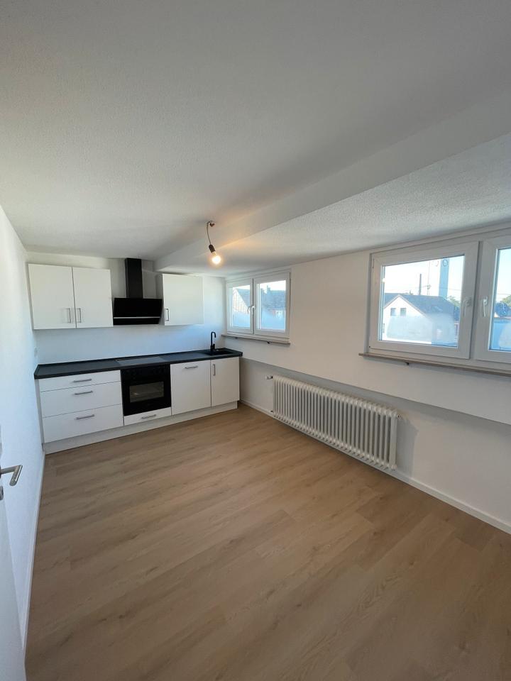 Helle 93 m² Dachgeschosswohnung – Erstbezug nach Renovierung zimmer