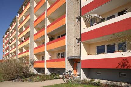 Wohnung Neubrandenburg Ihlenfelder Vorstadt - 3 Zimmer, 63 m&sup2;, 314&euro; | Angebot:26883676
