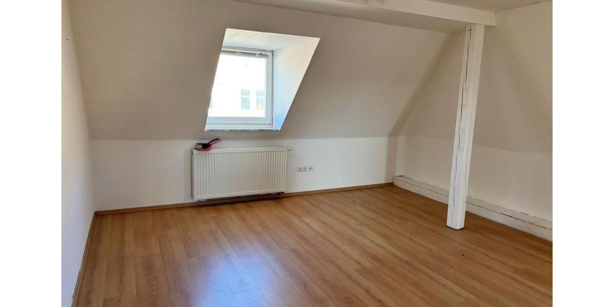 Dachgeschoßwohnung Hof Altstadt - 4 Zimmer, 85 m&sup2;, 850&euro; | Angebot:26582307