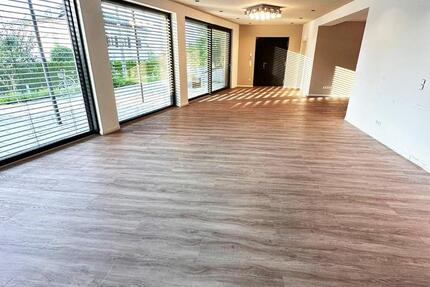 Erdgeschoss GewerbeImmobilie mit ca. 54 m² Außenbereich Nutzfläch