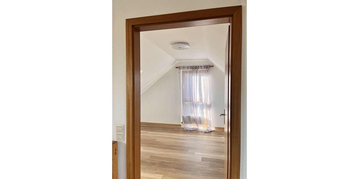 Dachgeschoßwohnung Stuttgart Birkach - 3.5 Zimmer, 77 m&sup2;, 1.400&euro; | Angebot:26640638