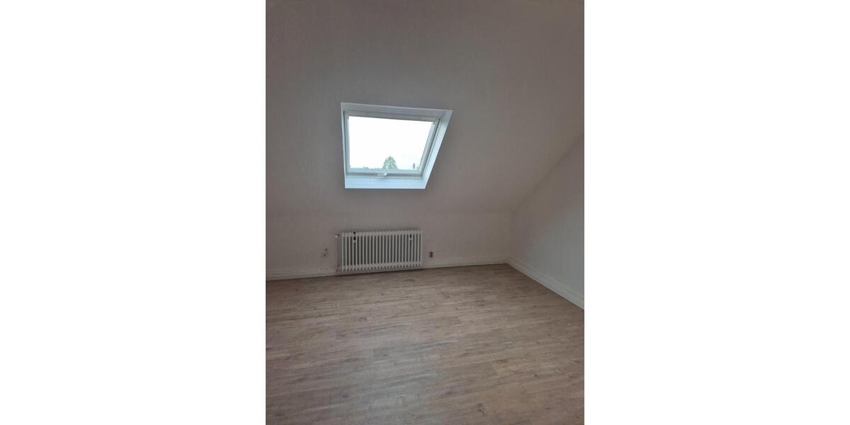 Dachgeschoßwohnung Solingen Mitte - 3 Zimmer, 80 m&sup2;, 690&euro; | Angebot:27590940