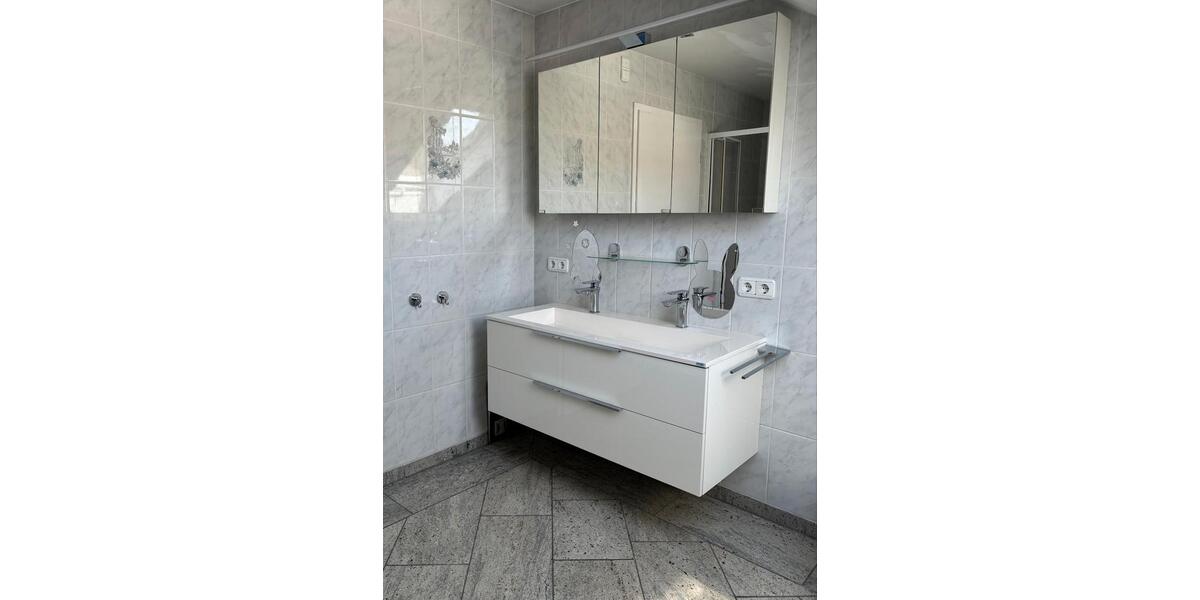Dachgeschoßwohnung Kulmbach Blaich - 4 Zimmer, 165 m&sup2;, 1.300&euro; | Angebot:26413696