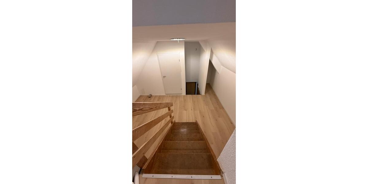 Dachgeschoßwohnung Pohlheim - 3.5 Zimmer, 120 m&sup2;, 1.000&euro; | Angebot:26254533