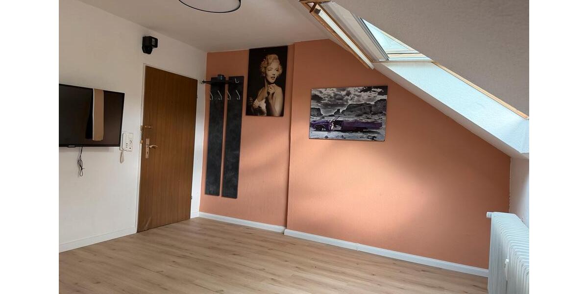 Dachgeschoßwohnung Kassel Südstadt - 1 Zimmer, 12 m&sup2;, 250&euro; | Angebot:26696977