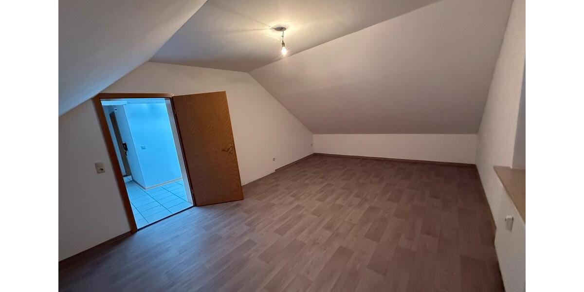 Dachgeschoßwohnung Wernberg-Köblitz Köblitz - 3 Zimmer, 127 m&sup2;, 980&euro; | Angebot:26049406