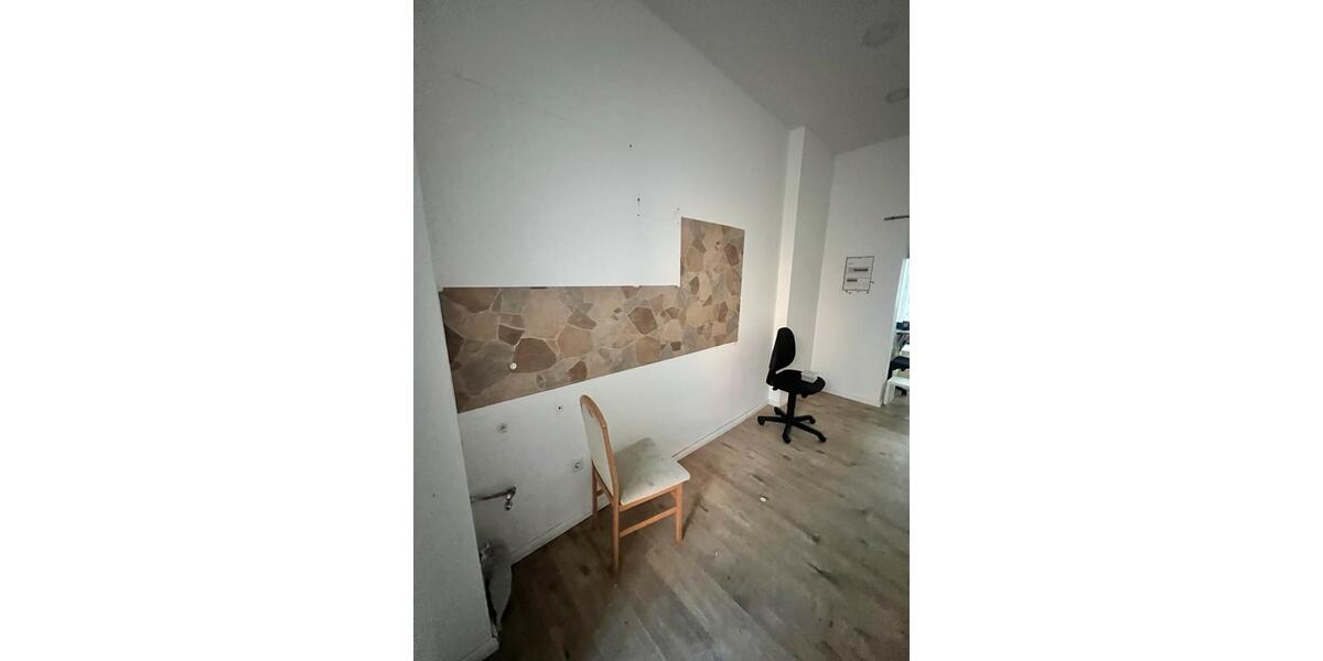 Ladenlokal, Büro, Lagerraum mit WC. zimmer