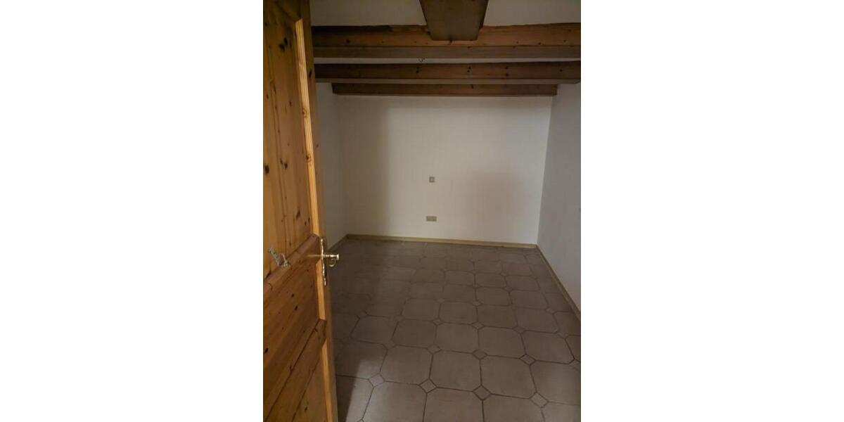 Erdgeschoßwohnung Bad Königshofen im Grabfeld - 3 Zimmer, 70 m&sup2;, 560&euro; | Angebot:24599994