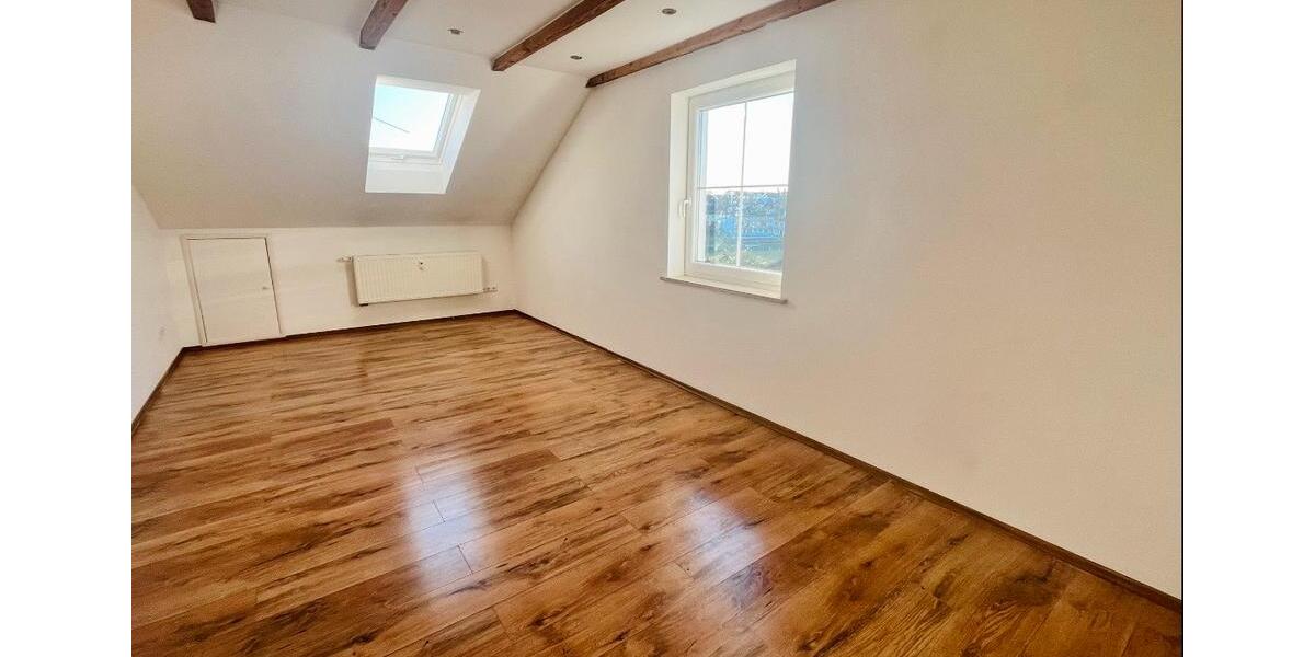 Dachgeschoßwohnung Adlkofen - 3 Zimmer, 66 m&sup2;, 800&euro; | Angebot:26694023