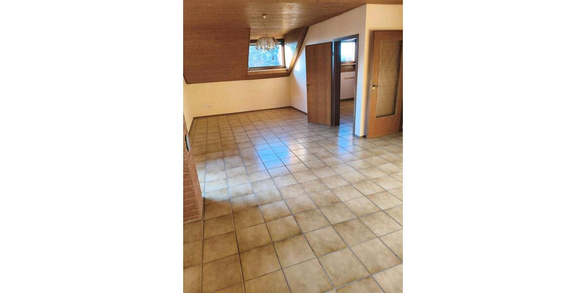 Dachgeschoßwohnung Irsch - 3 Zimmer, 88 m&sup2;, 650&euro; | Angebot:26284159