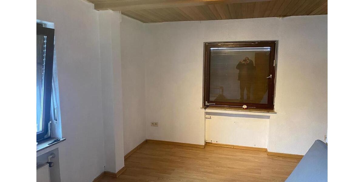 Etagenwohnung Ehringshausen - 5 Zimmer, 145 m&sup2;, 1.500&euro; | Angebot:24782704