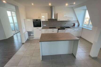 Wohnung zum Mieten in Markranstädt 1.607 € 189.03 m² 4 zimmer