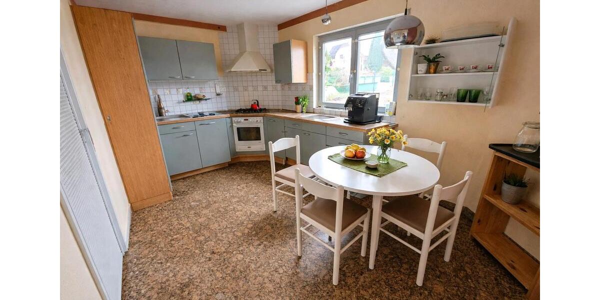 Einfamilienhaus Bexbach - 5 Zimmer, 230 m&sup2;, 1.800&euro; | Angebot:26039639