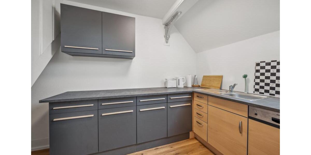 Wohnen auf Zeit Metzingen - 4 Zimmer, 140 m&sup2;, 140&euro; | Angebot:24841810