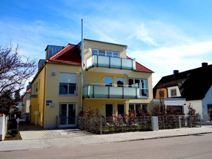 *gemütlich*ruhig*verkehrsgünstig* – 2 Zimmer, Tageslichtbad, EBK, Südbalkon, TG