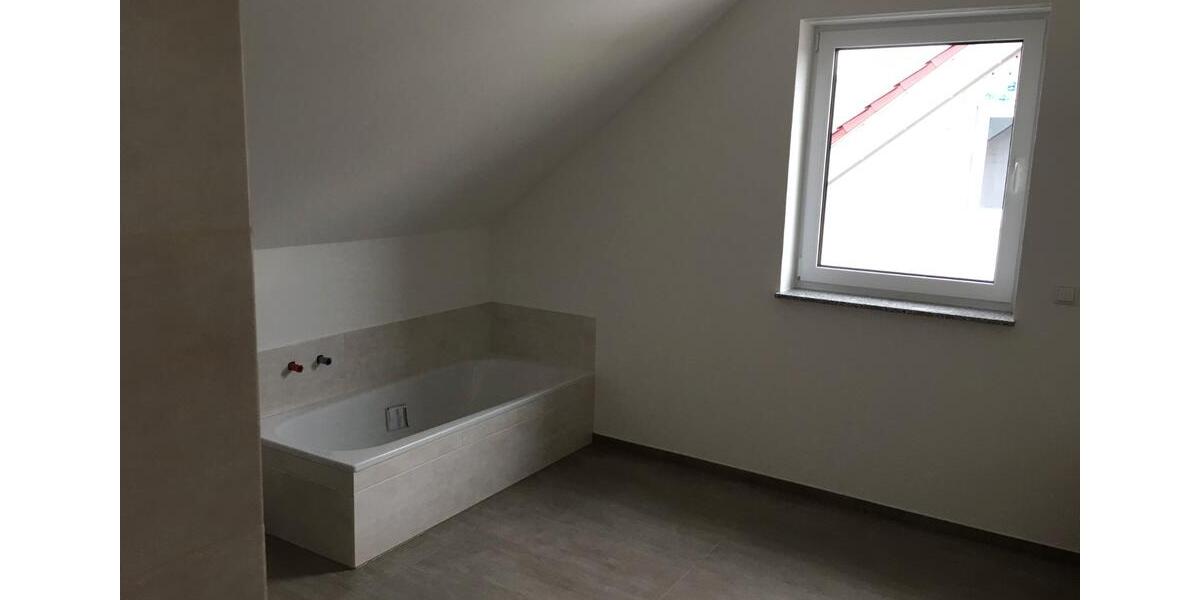 Dachgeschoßwohnung Hünfeld - 4 Zimmer, 98 m&sup2;, 910&euro; | Angebot:26507568