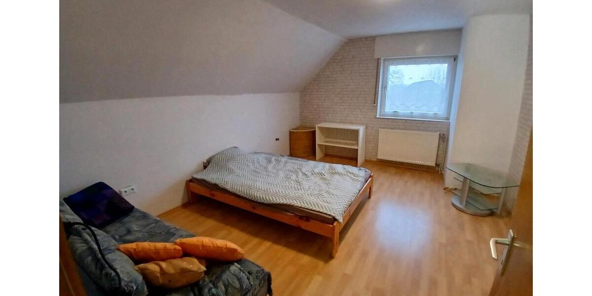 Dachgeschoss Wohnung ab März zu vermieten 2 zimmer