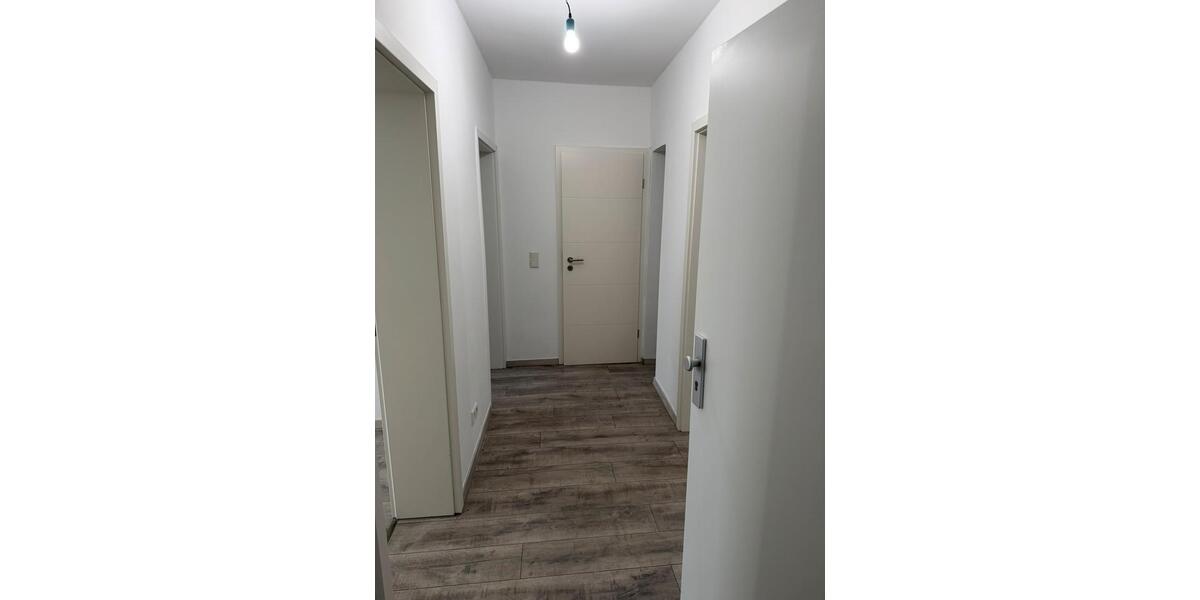 Erdgeschoßwohnung Solingen - 4 Zimmer, 81 m&sup2;, 950&euro; | Angebot:24729833