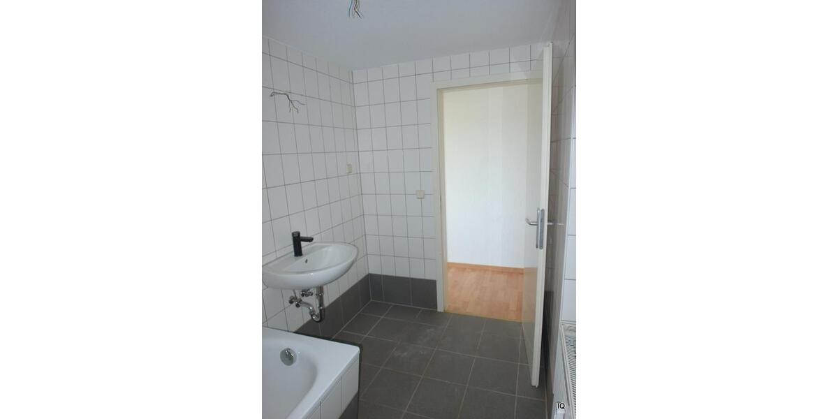 Dachgeschoßwohnung Limbach-Oberfrohna Oberfrohna - 3 Zimmer, 72 m&sup2;, 360&euro; | Angebot:25902838
