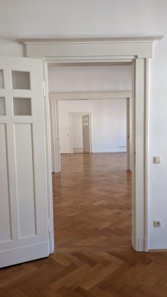 Großzügige 5-Zimmer-Wohnung mit Wintergarten und Balkon – ruhig und zentrumsnah gelegen zimmer