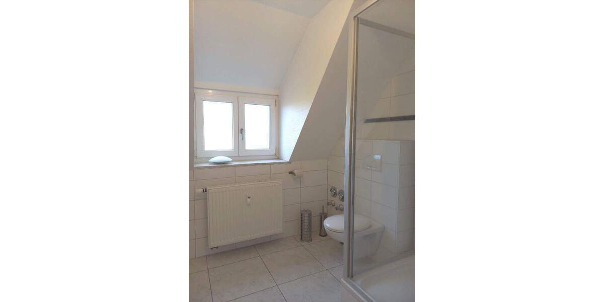 Helle Dachgeschosswohnung sucht neuen Mieter 3 zimmer