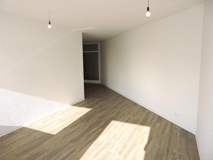 Renovierte 3-Zimmer- Wohnung mit großem Balkon frei!