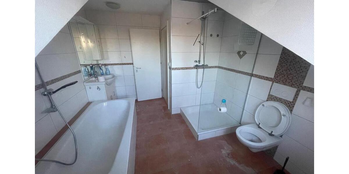 Dachgeschoßwohnung Stadtallendorf - 4 Zimmer, 120 m&sup2;, 1.250&euro; | Angebot:25868219