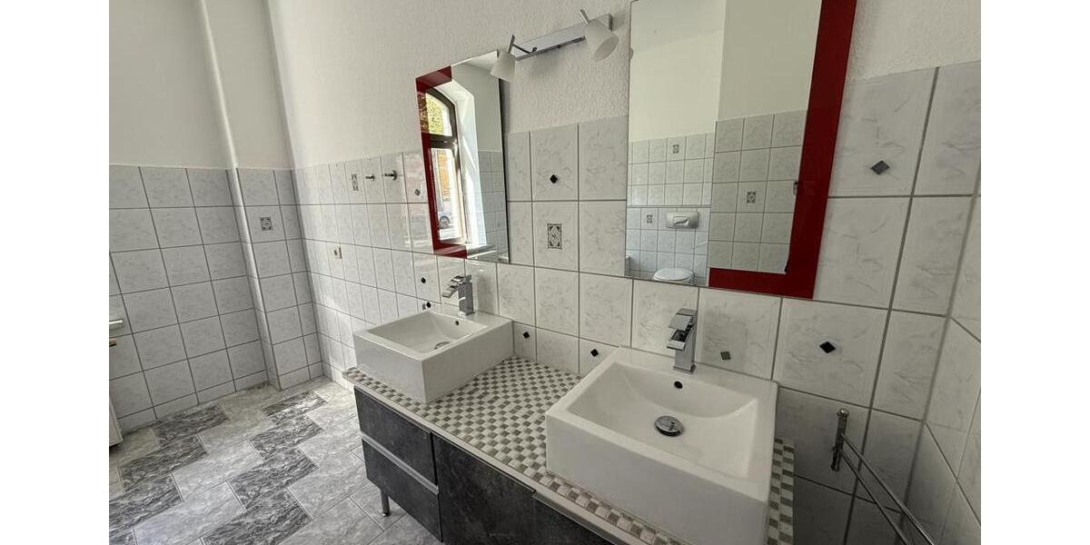 Erdgeschoßwohnung Plauen Bahnhofsvorstadt - 4 Zimmer, 110 m&sup2;, 605&euro; | Angebot:26533102