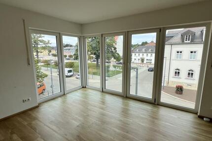 4-Zimmer-Wohnung in Rehau - Balkon - Garage mit direktem Zugang zum TH - Aufzug - Baujahr 2016 4 zimmer