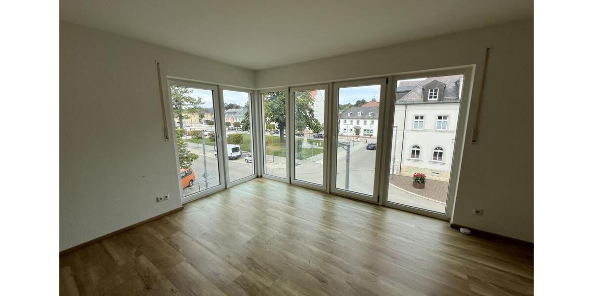 4-Zimmer-Wohnung in Rehau - Balkon - Garage mit direktem Zugang zum TH - Aufzug - Baujahr 2016 4 zimmer