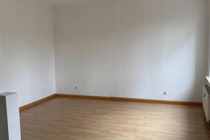 82qm Wohnung mit 2x Schlafräumen, Küche, Bad, Wohnzimmer und Büro 3 zimmer