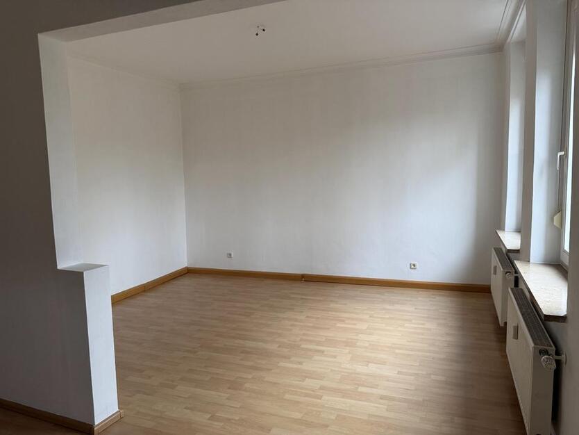 82qm Wohnung mit 2x Schlafräumen, Küche, Bad, Wohnzimmer und Büro 3 zimmer