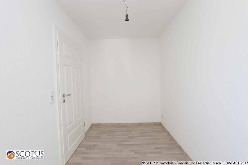 Helle Single-Wohnung mit Einbauküche, Gartenmitbenutzung, PKW-Stellplatz