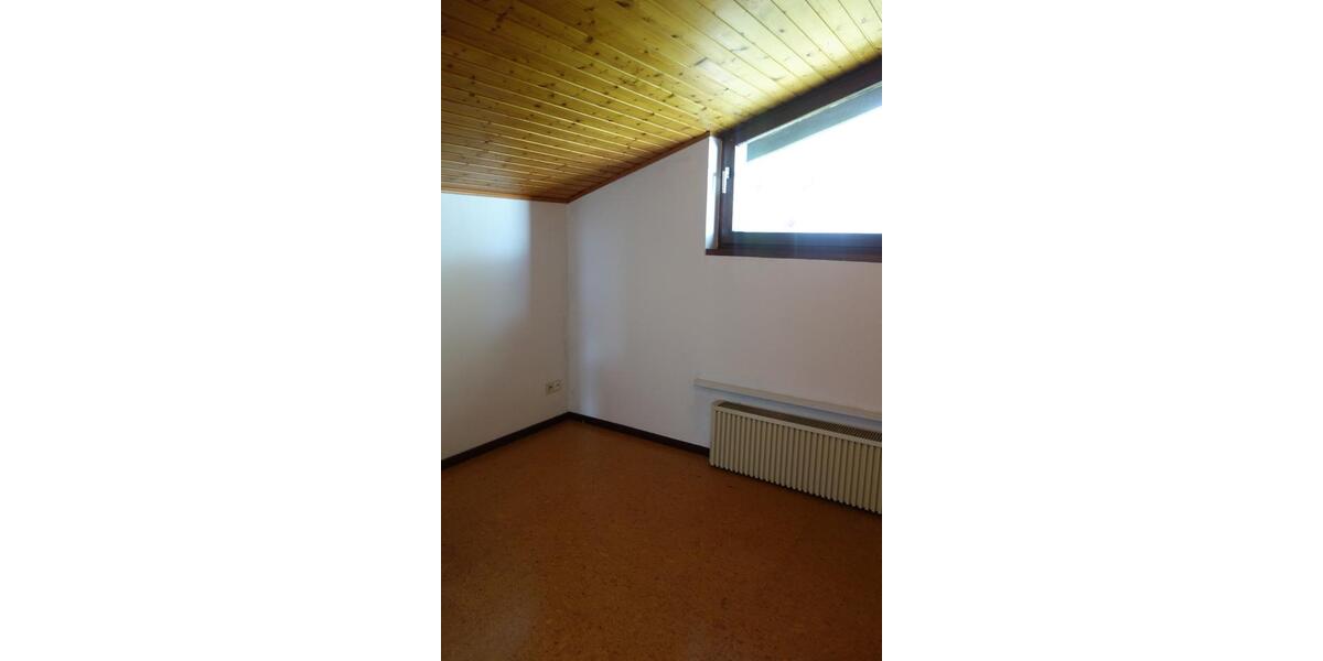 Dachgeschoßwohnung Bad Zwesten - 4 Zimmer, 75 m&sup2;, 500&euro; | Angebot:26676028