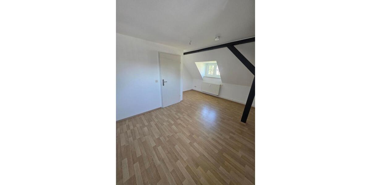 Etagenwohnung Glauchau - 3 Zimmer, 65 m&sup2;, 388&euro; | Angebot:26635756