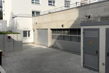 Ebenerdige neuwertige Lagerfläche mit Büro zu vermieten zimmer