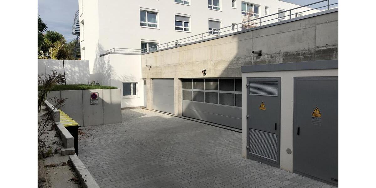 Ebenerdige neuwertige Lagerfläche mit Büro zu vermieten zimmer