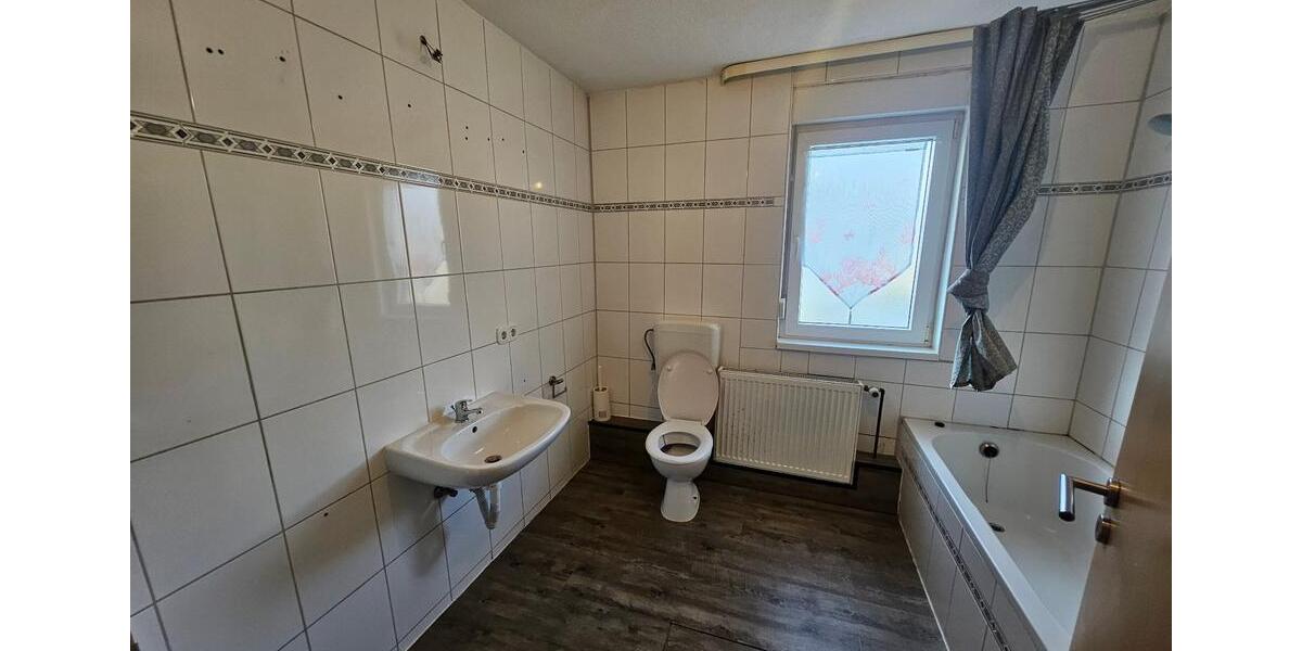 Einfamilienhaus Breidenbach - 4 Zimmer, 160 m&sup2;, 950&euro; | Angebot:25581567