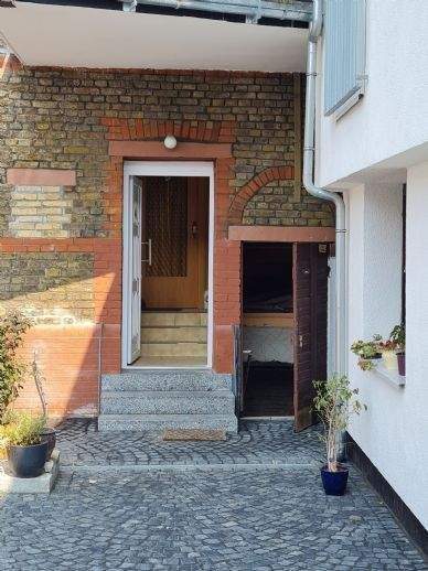 Etagenwohnung Wiesbaden Mainz-Kostheim - 4 Zimmer, 146 m&sup2;, 2.100&euro; | Angebot:24990855
