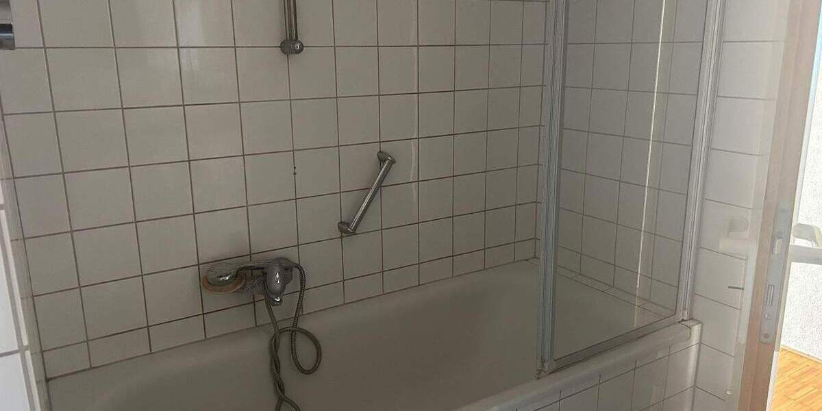 Etagenwohnung Weißenfels - 3 Zimmer, 109 m&sup2;, 800&euro; | Angebot:25770425