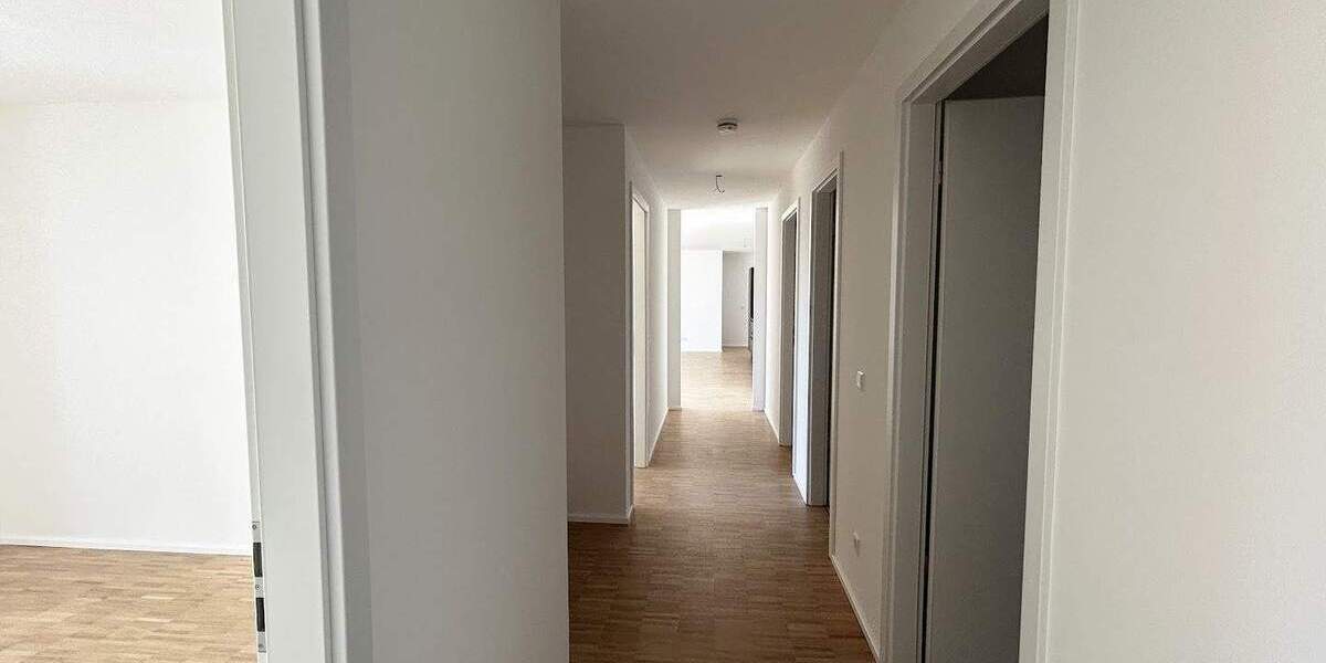 Moderner Wohnkomfort - viel Platz + Freiraum! 5 Zimmer + Süd-Balkon, Einbauküche, 2 Bäder, Aufzug 5 zimmer