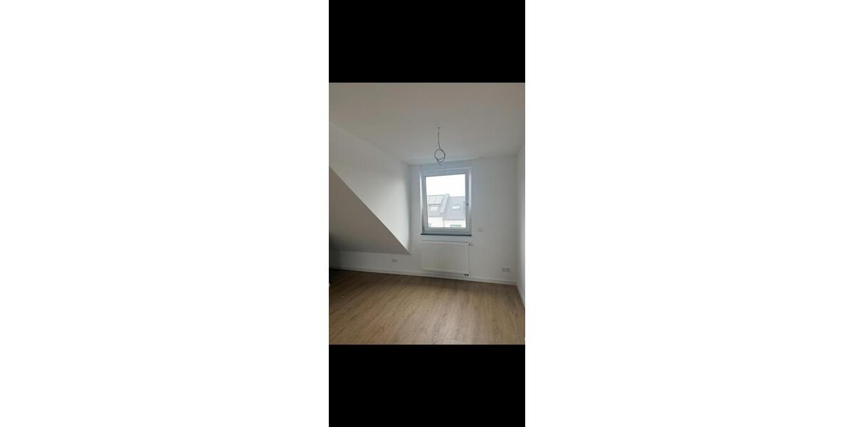 Dachgeschoßwohnung Langenfeld (Rheinland) - 2 Zimmer, 40 m&sup2;, 700&euro; | Angebot:26704965