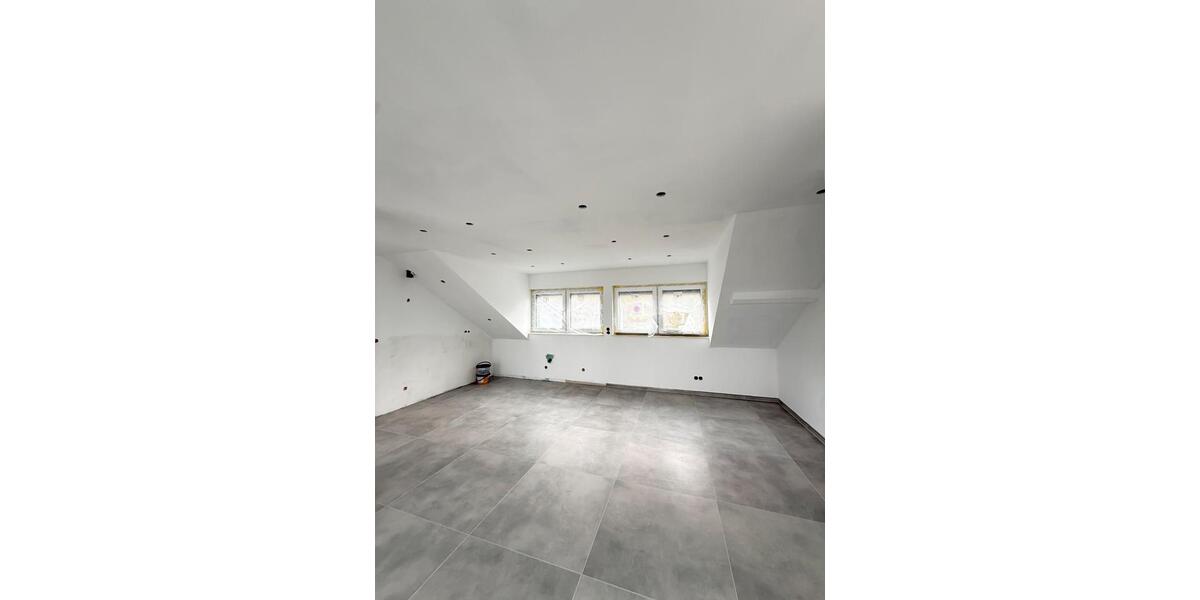 Dachgeschoßwohnung Bad Neuenahr-Ahrweiler Ahrweiler - 4 Zimmer, 125 m&sup2;, 1.325&euro; | Angebot:26091522