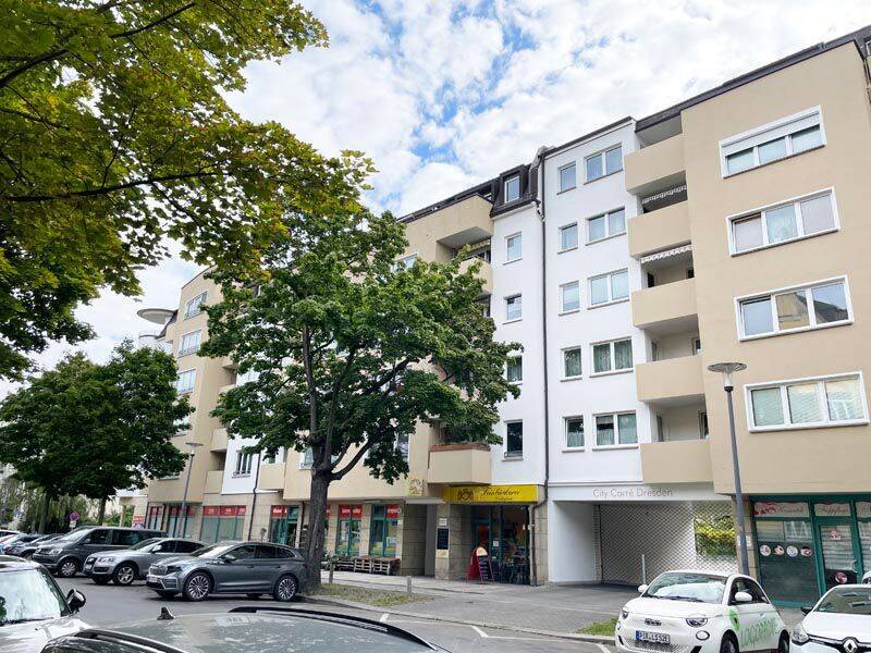 BALKON, WOHNKÜCHE, EINBAUSCHRANK IM FLUR, PARKETT, LIFT, TIEFGARAGENPLATZ IM HAUS MGL. ( 01309 STRIESEN KRENKELTRASSE )