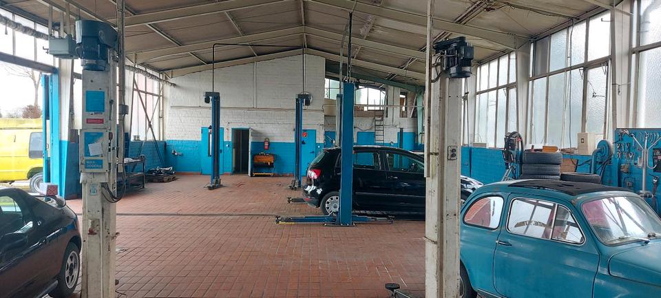 werkstatt mit Hebebühne in Calden zimmer