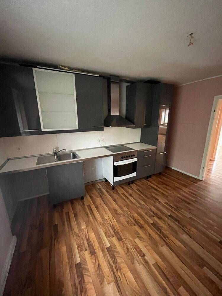 BESICHTIGUNG: DI., 02.09., 17.00 - 17.30 Uhr! Großzügige 4-Zimmer-Wohnung in Schnelsen, 95 m²! Befristete Vermietung für ein Jahr, auch an WG