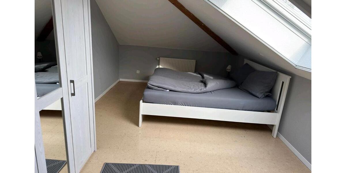 Dachgeschoßwohnung Zetel - 3 Zimmer, 90 m&sup2;, 800&euro; | Angebot:25022869