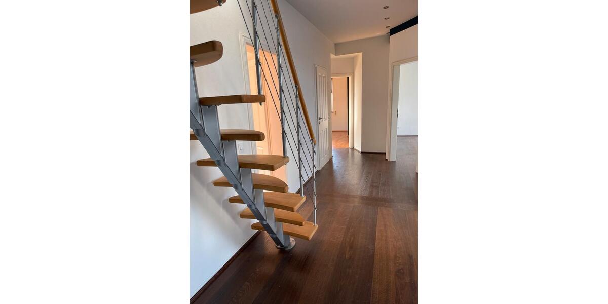 Dachgeschoßwohnung Remscheid Reinshagen - 5 Zimmer, 120 m&sup2;, 1.600&euro; | Angebot:25231588