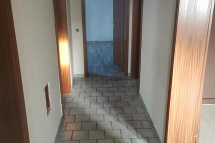 Wohnung Volkmarsen - 3 Zimmer, 94 m&sup2;, 650&euro; | Angebot:26365806